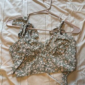 Floral Green Women's Cropped Tank Top